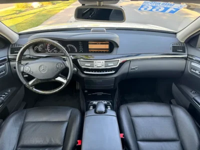 2012 Mercedes-Benz S-Class S 550 8 Cylinders Petrol Engine White Black Sedan 4 Auction Grade