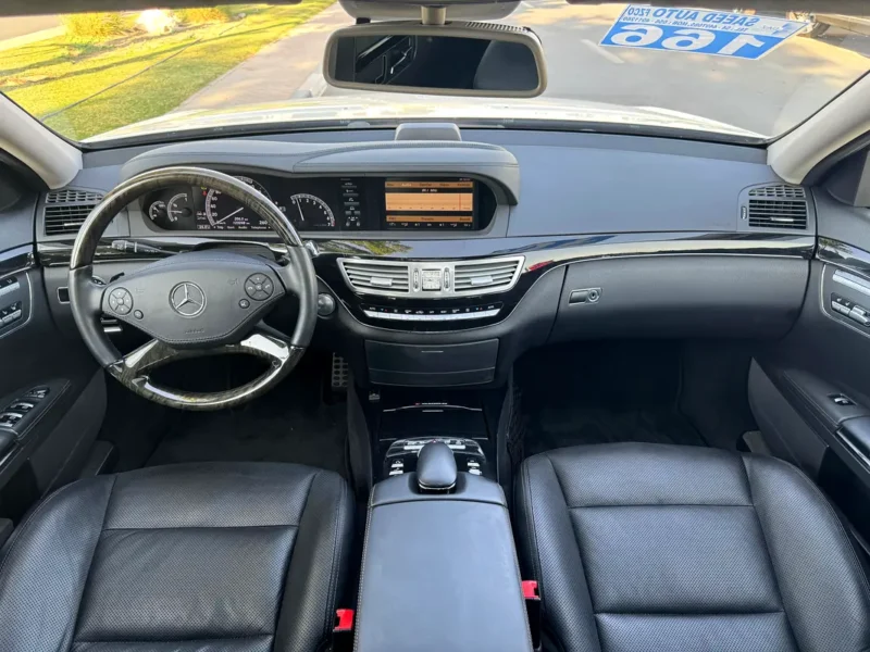 2012 Mercedes-Benz S-Class S 550 8 Cylinders Petrol Engine White Black Sedan 4 Auction Grade