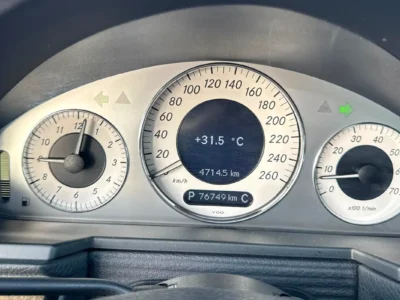 2009 Mercedes-Benz E-Class E550 5.5-liter Naturally Aspirated V8 Engine Silver Black Sedan