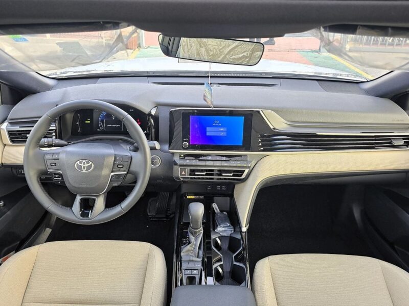 2026 Toyota Camry LE 2.5L Hybrid 4 Cylinders Engine Silver Beige Sedan GCC Specs