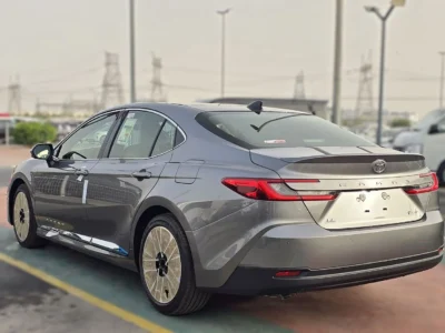 2026 Toyota Camry LE 2.5L Hybrid 4 Cylinders Engine Silver Beige Sedan GCC Specs