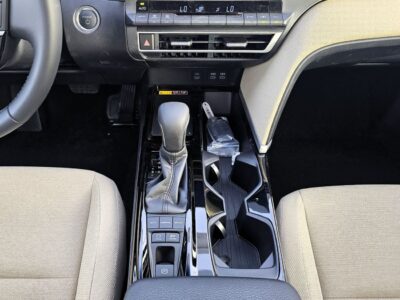 2026 Toyota Camry LE 2.5L Hybrid 4 Cylinders Engine Silver Beige Sedan GCC Specs