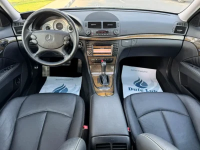 2009 Mercedes-Benz E-Class E550 5.5-liter Naturally Aspirated V8 Engine Silver Black Sedan