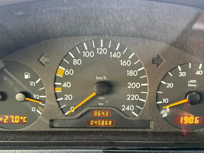 1997 Mercedes-Benz C-Class C200 4 Cylinders Petrol Engine Black Sedan 4 Auction Grade