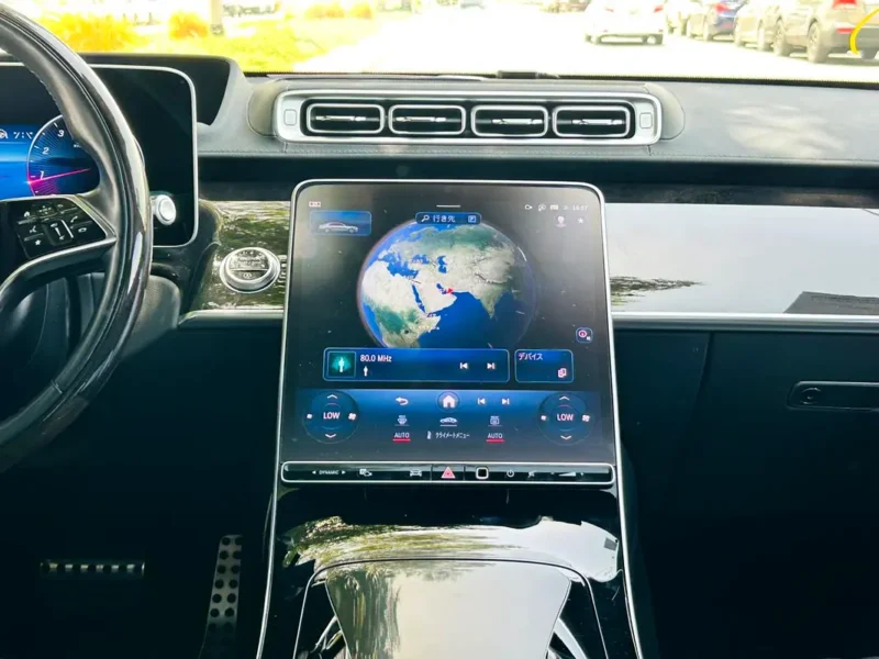 2022 Mercedes-Benz S-Class S 580 4Matic 4.0-liter V8 Biturbo Petrol Engine White Black Sedan