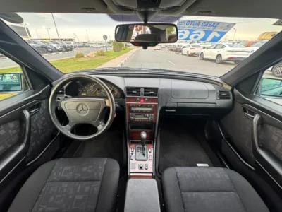 1997 Mercedes-Benz C-Class C200 4 Cylinders Petrol Engine Black Sedan 4 Auction Grade