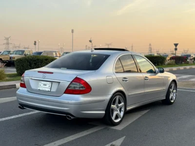 2009 Mercedes-Benz E-Class E550 5.5-liter Naturally Aspirated V8 Engine Silver Black Sedan