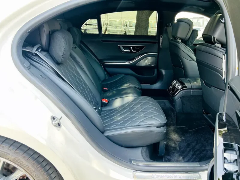 2022 Mercedes-Benz S-Class S 580 4Matic 4.0-liter V8 Biturbo Petrol Engine White Black Sedan