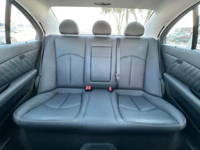 2009 Mercedes-Benz E-Class E550 5.5-liter Naturally Aspirated V8 Engine Silver Black Sedan