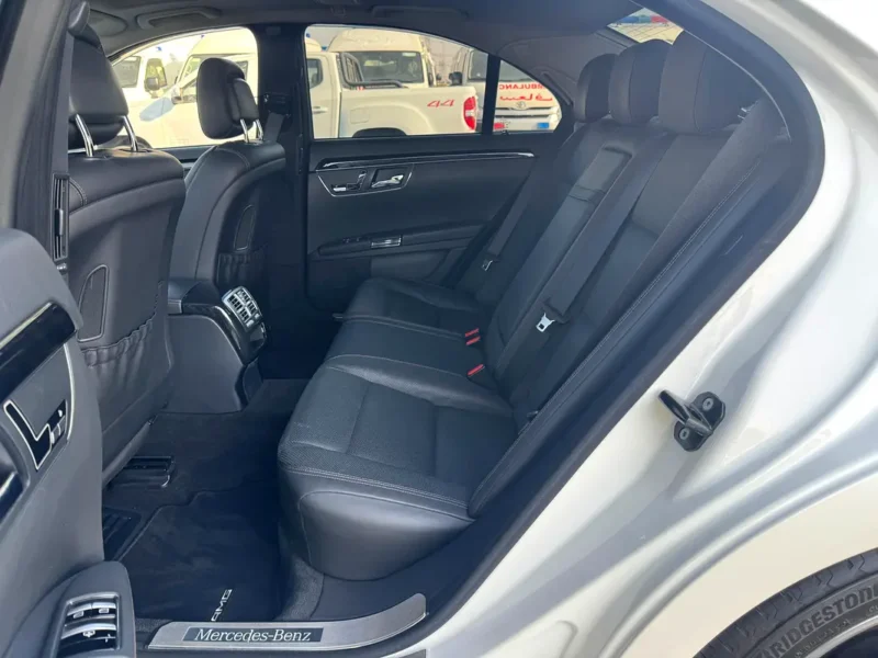 2012 Mercedes-Benz S-Class S 550 8 Cylinders Petrol Engine White Black Sedan 4 Auction Grade