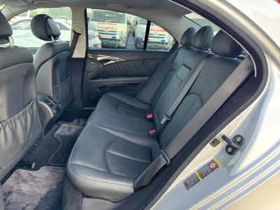 2009 Mercedes-Benz E-Class E550 5.5-liter Naturally Aspirated V8 Engine Silver Black Sedan