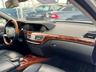 2010 Mercedes-Benz S-Class S 550 8 Cylinders Petrol Engine Silver Black Sedan CLEAN CAR