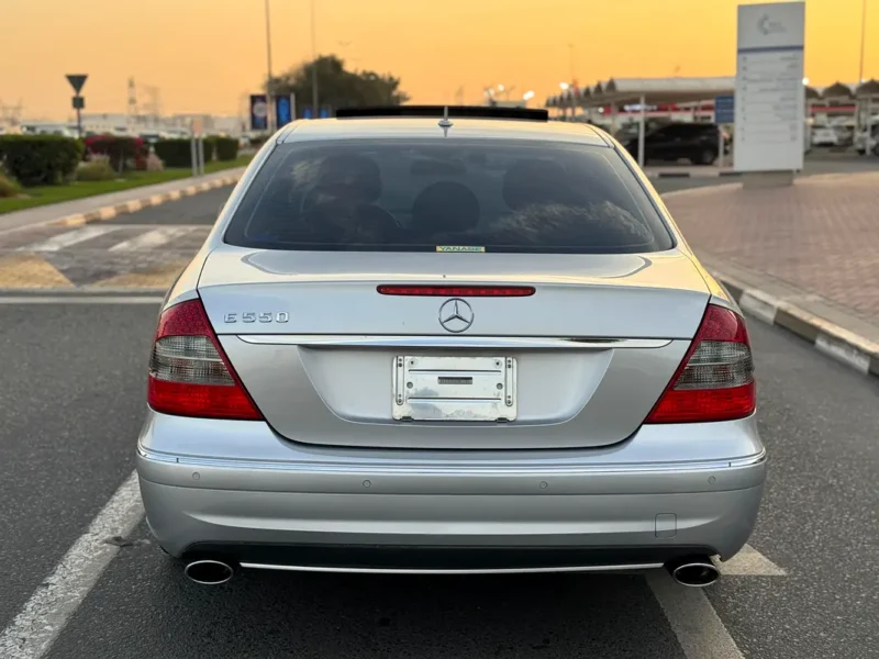 2009 Mercedes-Benz E-Class E550 5.5-liter Naturally Aspirated V8 Engine Silver Black Sedan