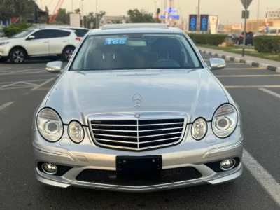 2009 Mercedes-Benz E-Class E550 5.5-liter Naturally Aspirated V8 Engine Silver Black Sedan