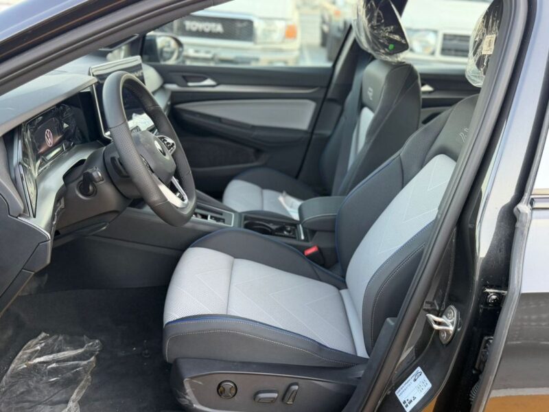 2025 Volkswagen Golf Base 2.0 Litres 4 Cylinders Petrol Engine Black Grey Hatchback