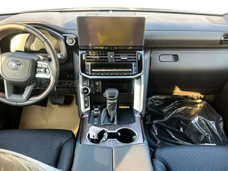 2026 Toyota Land Cruiser VX 3.3L Twin-Turbo Diesel 6 Cylinders Engine White Black SUV GCC Specs
