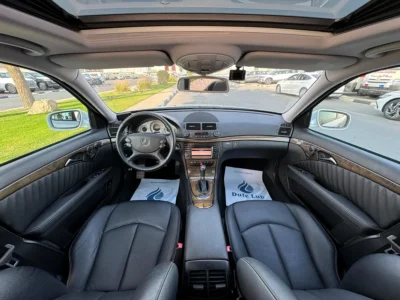 2009 Mercedes-Benz E-Class E550 5.5-liter Naturally Aspirated V8 Engine Silver Black Sedan