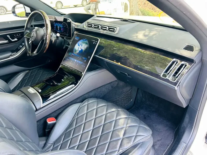 2022 Mercedes-Benz S-Class S 580 4Matic 4.0-liter V8 Biturbo Petrol Engine White Black Sedan