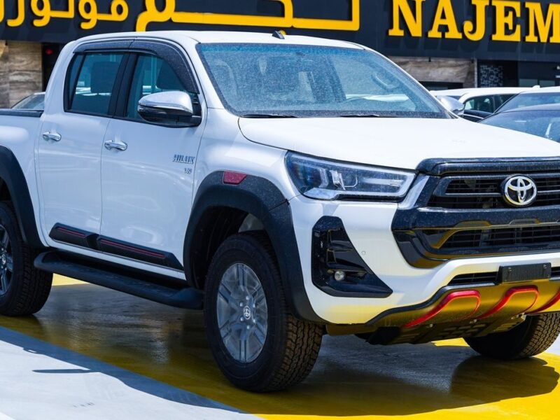 2026 Toyota Hilux 4.0 Litres 6 Cylinders Petrol Engine White Black Pickup Truck GCC Specs
