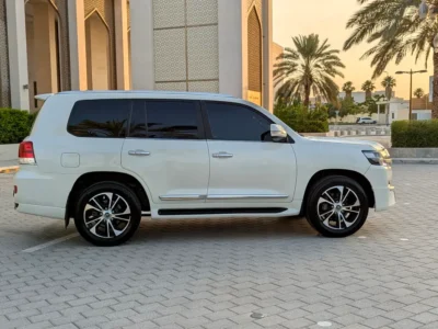 2018 Toyota Land Cruiser GXR 4.6 Litres V8 Petrol Engine White Beige SUV GCC Specs Full Option