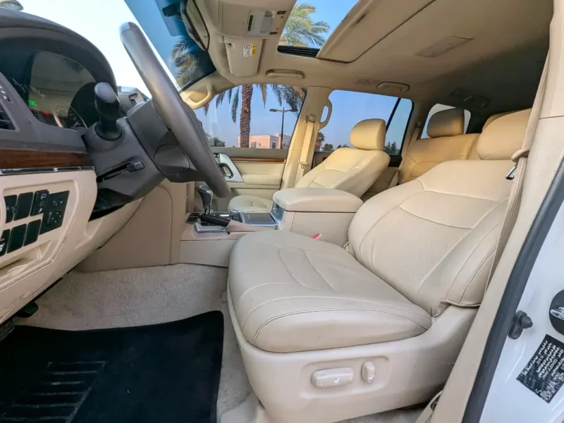 2018 Toyota Land Cruiser GXR 4.6 Litres V8 Petrol Engine White Beige SUV GCC Specs Full Option