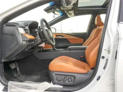 2025 Toyota Camry Lumiere 2.5 Litres 4 Cylinders Engine HEV White Tan Sedan GCC Specs