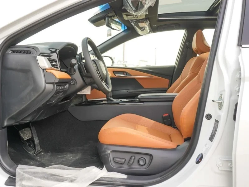 2025 Toyota Camry Lumiere 2.5 Litres 4 Cylinders Engine HEV White Tan Sedan GCC Specs