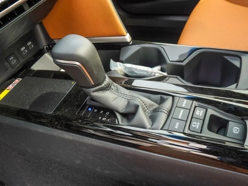 2025 Toyota Camry Lumiere 2.5 Litres 4 Cylinders Engine HEV White Tan Sedan GCC Specs