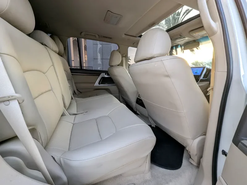 2018 Toyota Land Cruiser GXR 4.6 Litres V8 Petrol Engine White Beige SUV GCC Specs Full Option