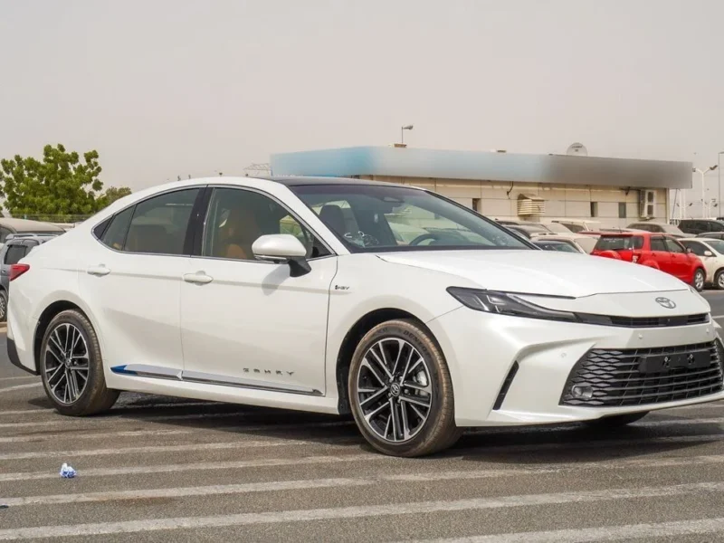 2025 Toyota Camry Lumiere 2.5 Litres 4 Cylinders Engine HEV White Tan Sedan GCC Specs
