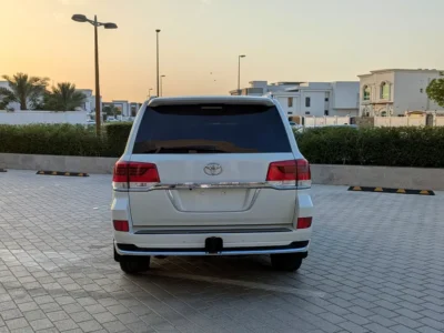 2018 Toyota Land Cruiser GXR 4.6 Litres V8 Petrol Engine White Beige SUV GCC Specs Full Option