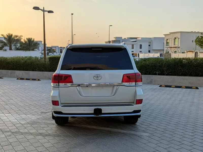 2018 Toyota Land Cruiser GXR 4.6 Litres V8 Petrol Engine White Beige SUV GCC Specs Full Option