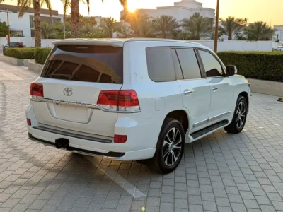 2018 Toyota Land Cruiser GXR 4.6 Litres V8 Petrol Engine White Beige SUV GCC Specs Full Option