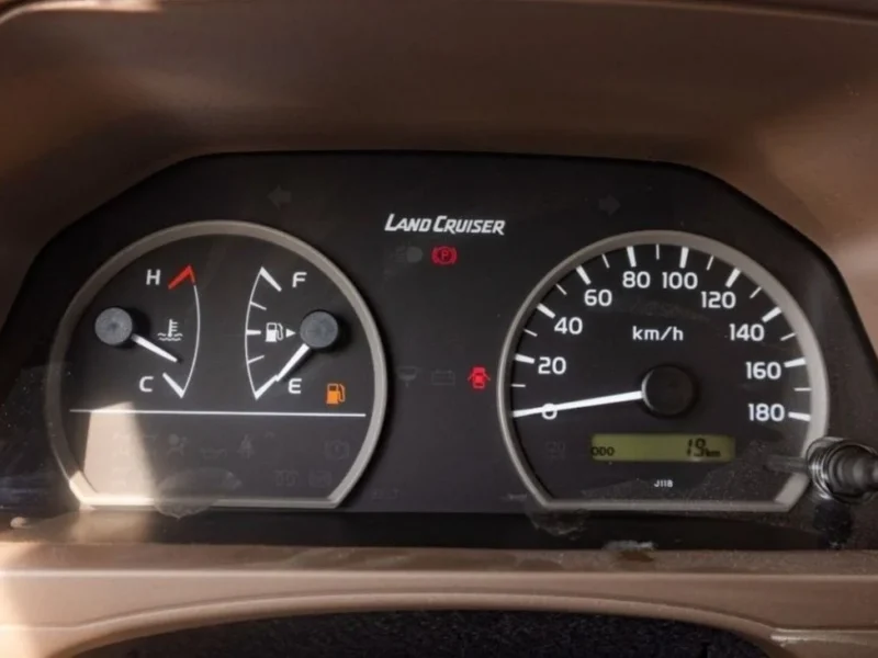 2022 Toyota Land Cruiser 79 Pick Up 4.2 Litres V6 Diesel Engine Double Cabin MT Beige GCC Specs