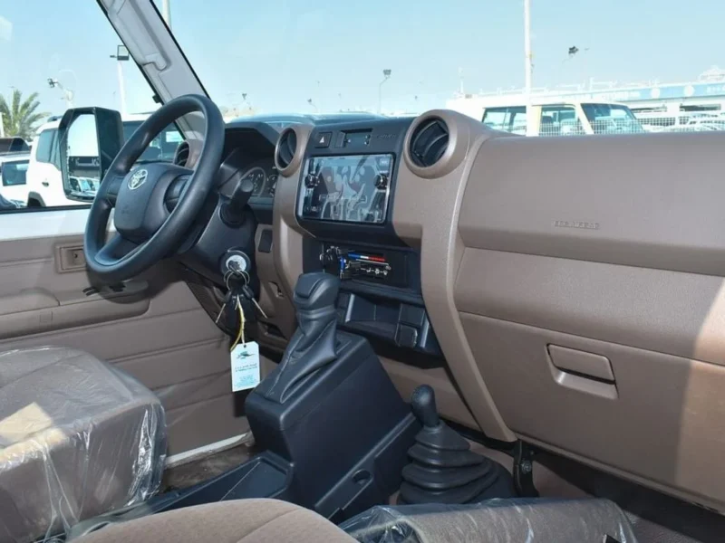 2024 Toyota Land Cruiser Pick Up 4.0 Litres V6 Petrol Engine Single Cabin AT White Beige GCC Specs