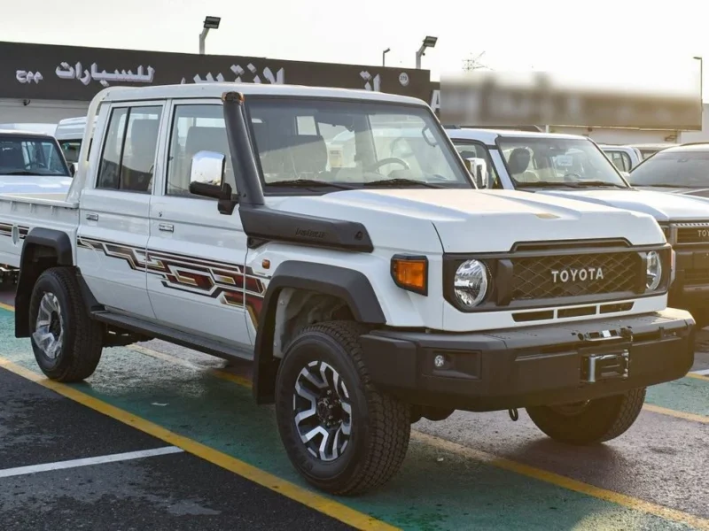 2024 Toyota Land Cruiser Pick Up 4.0 Litres V6 Petrol Engine Double Cabin AT White Tan GCC Specs