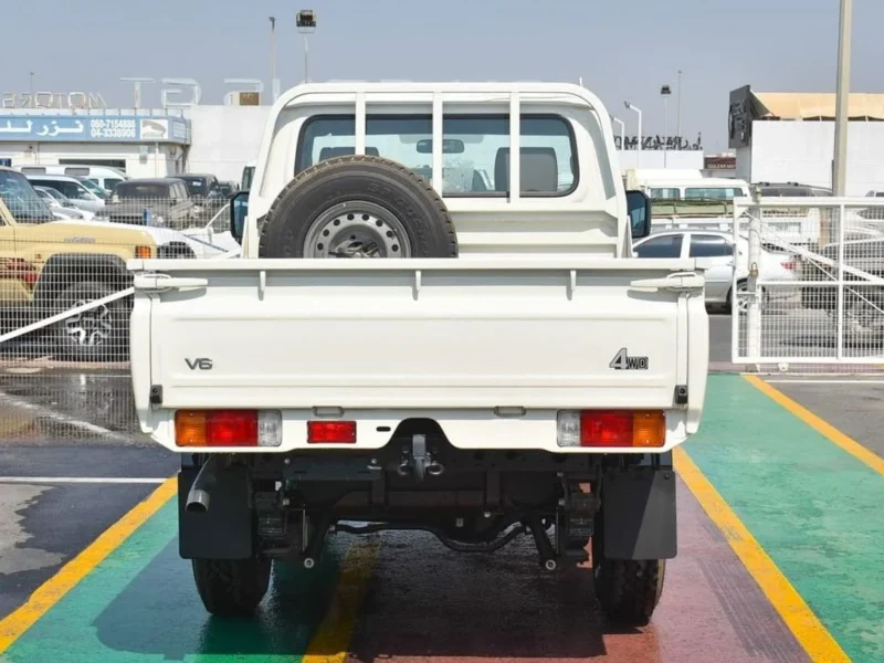 2024 Toyota Land Cruiser Pick Up 4.0 Litres V6 Petrol Engine Single Cabin AT White Beige GCC Specs