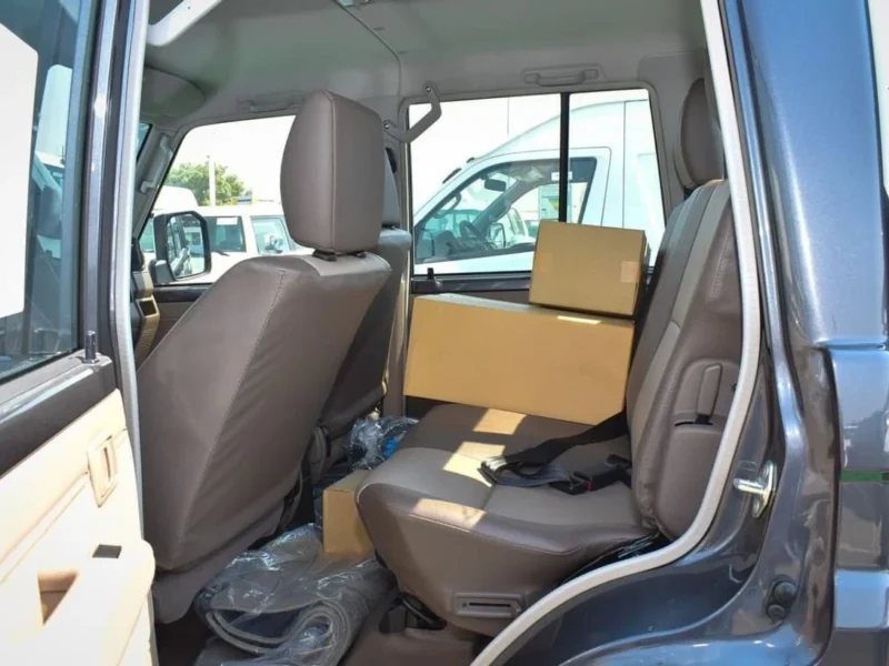 2024 Toyota Land Cruiser Pick Up 4.0 Litres V6 Petrol Engine Double Cabin AT Grey Beige GCC Specs