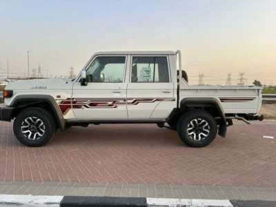 2024 Toyota Land Cruiser Pick Up 79 4.0 Litres V6 Petrol Engine Double Cabin AT White Tan GCC Specs