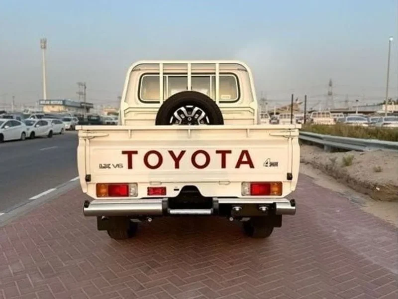 2024 Toyota Land Cruiser Pick Up 79 4.0 Litres V6 Petrol Engine Double Cabin AT White Tan GCC Specs