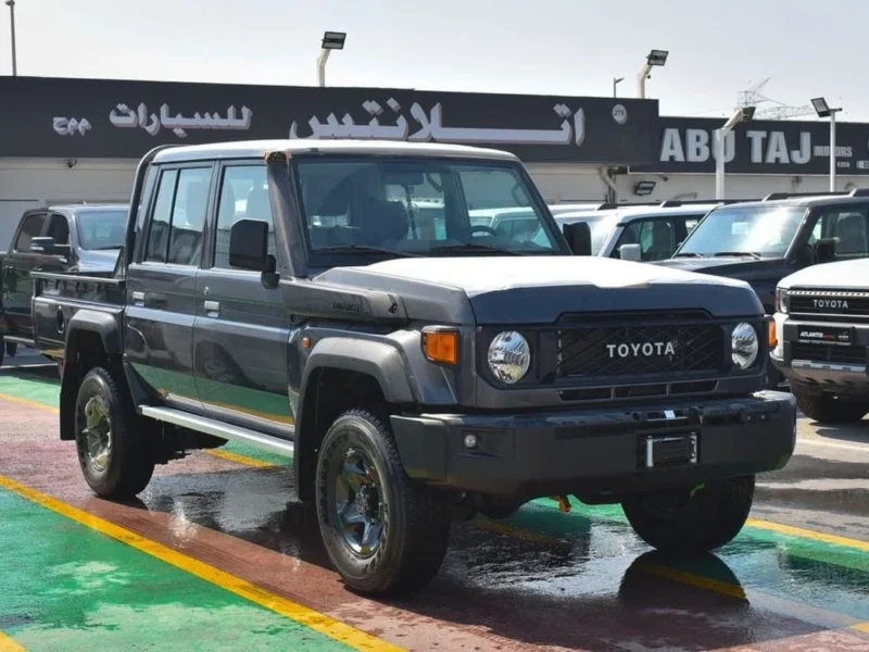2024 Toyota Land Cruiser Pick Up 4.0 Litres V6 Petrol Engine Double Cabin AT Grey Beige GCC Specs