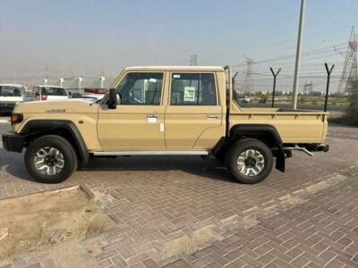 2024 Toyota Land Cruiser 79 Pick Up 4.0 Litres V6 Petrol Engine Double Cabin Beige Brown GCC Specs AT