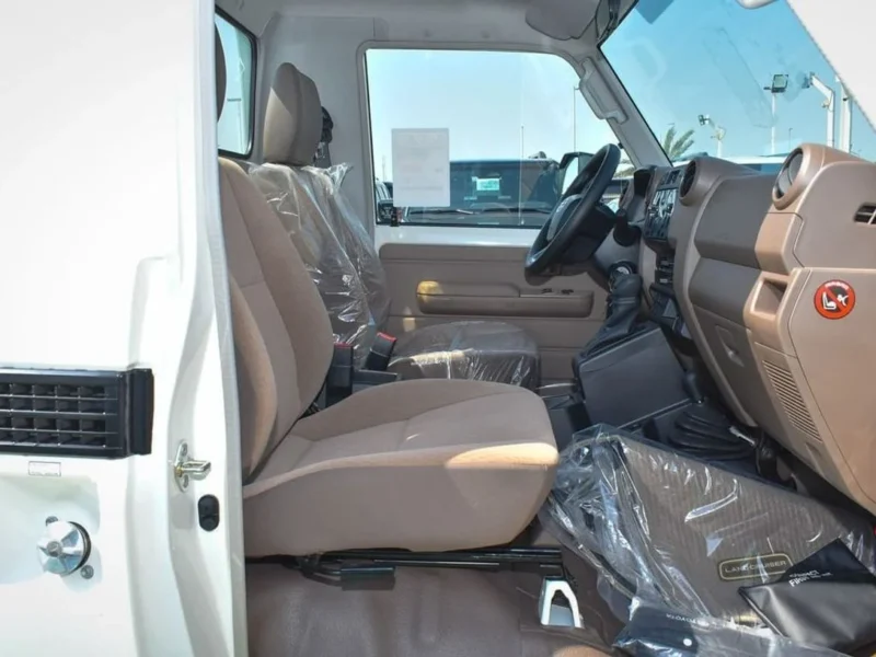 2024 Toyota Land Cruiser Pick Up 4.0 Litres V6 Petrol Engine Single Cabin AT White Beige GCC Specs