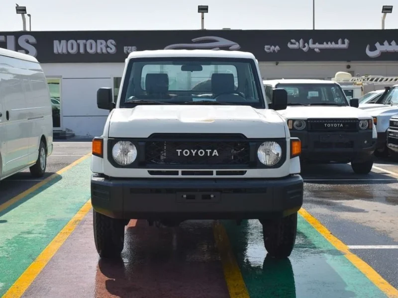 2024 Toyota Land Cruiser Pick Up 4.0 Litres V6 Petrol Engine Single Cabin AT White Beige GCC Specs