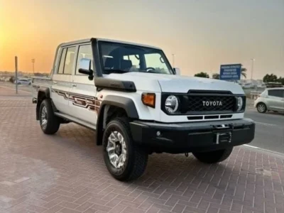 2024 Toyota Land Cruiser Pick Up 79 4.0 Litres V6 Petrol Engine Double Cabin AT White Tan GCC Specs