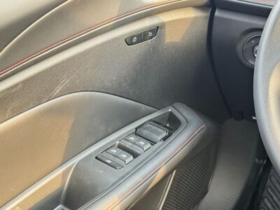 2025 MG 5 MG5 1.5 Litres 4 Cylinders Petrol Engine White Black Sedan Chinese Specs Automatic