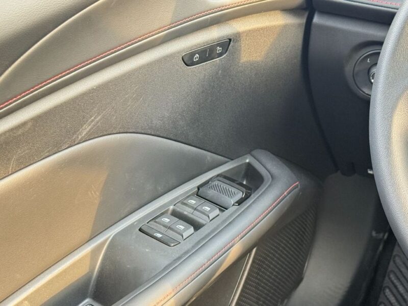 2025 MG 5 MG5 1.5 Litres 4 Cylinders Petrol Engine White Black Sedan Chinese Specs Automatic
