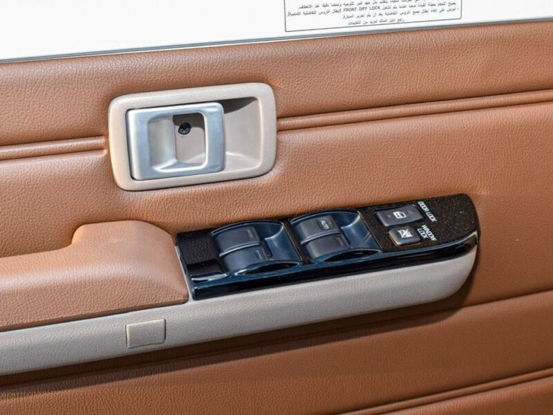 2024 Toyota Land Cruiser Pick Up 4.0 Litres V6 Petrol Engine Double Cabin AT White Tan GCC Specs