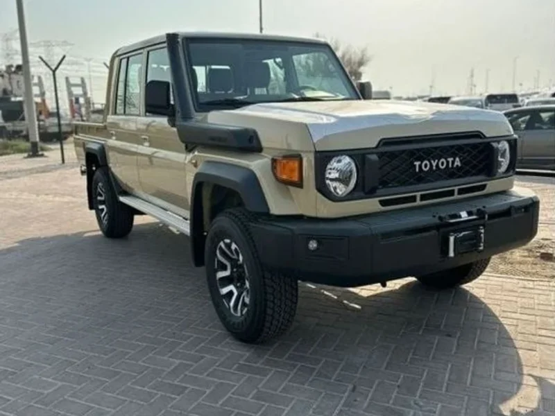 2024 Toyota Land Cruiser 79 Pick Up 4.0 Litres V6 Petrol Engine Double Cabin Beige Brown GCC Specs AT
