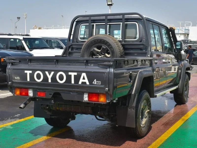 2024 Toyota Land Cruiser Pick Up 4.0 Litres V6 Petrol Engine Double Cabin AT Grey Beige GCC Specs